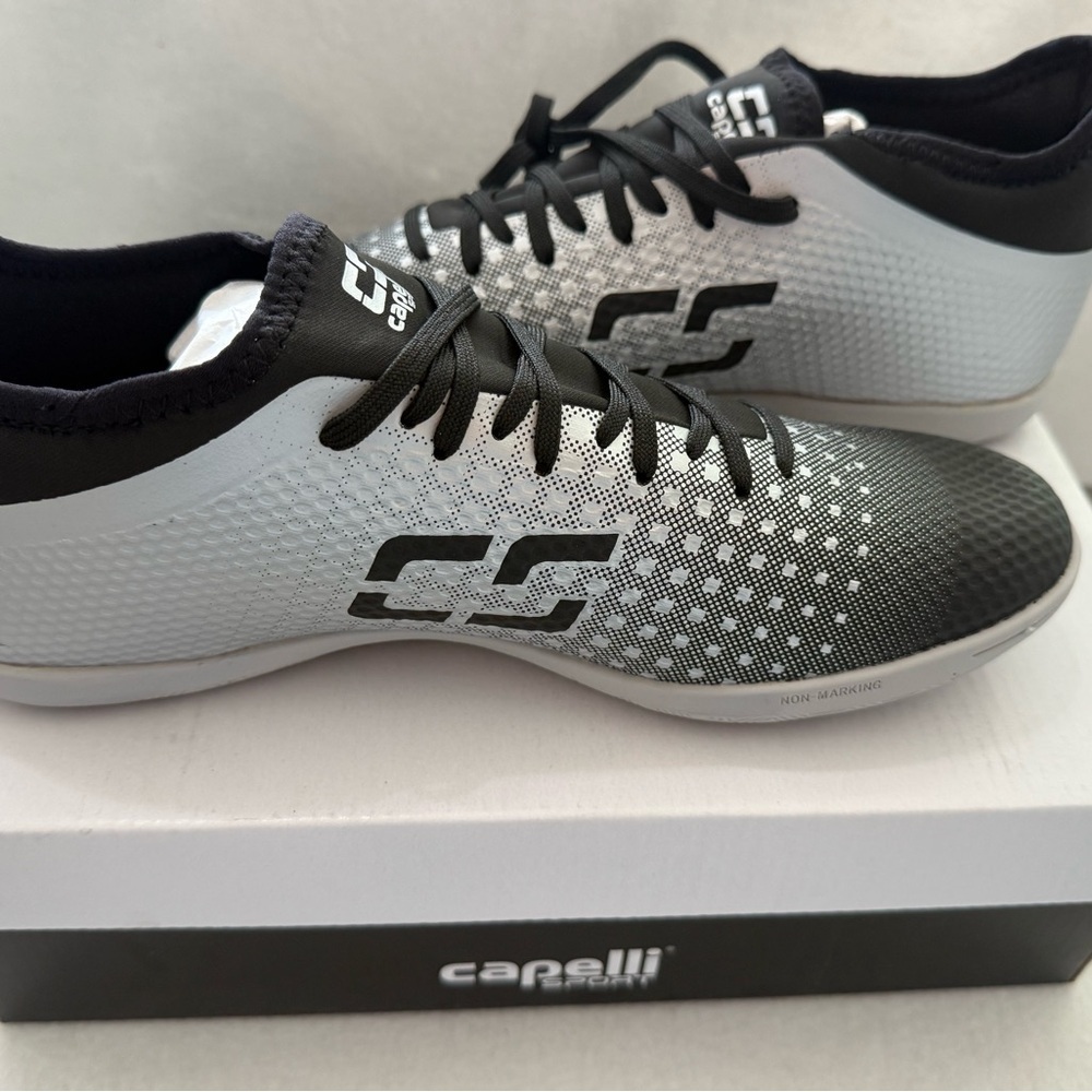 Capelli Sport Indoor Soccer Cleats. Black and Silver Men's Size 7.5